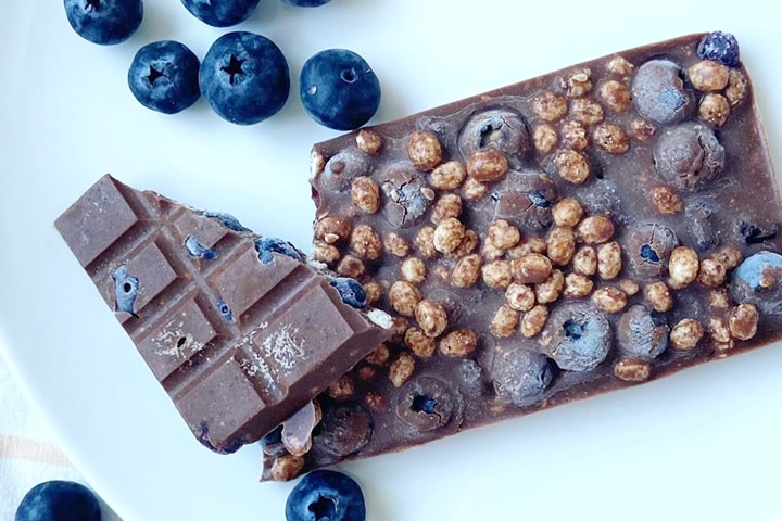 Blueberry & Rice Puffs Chocolate Bar